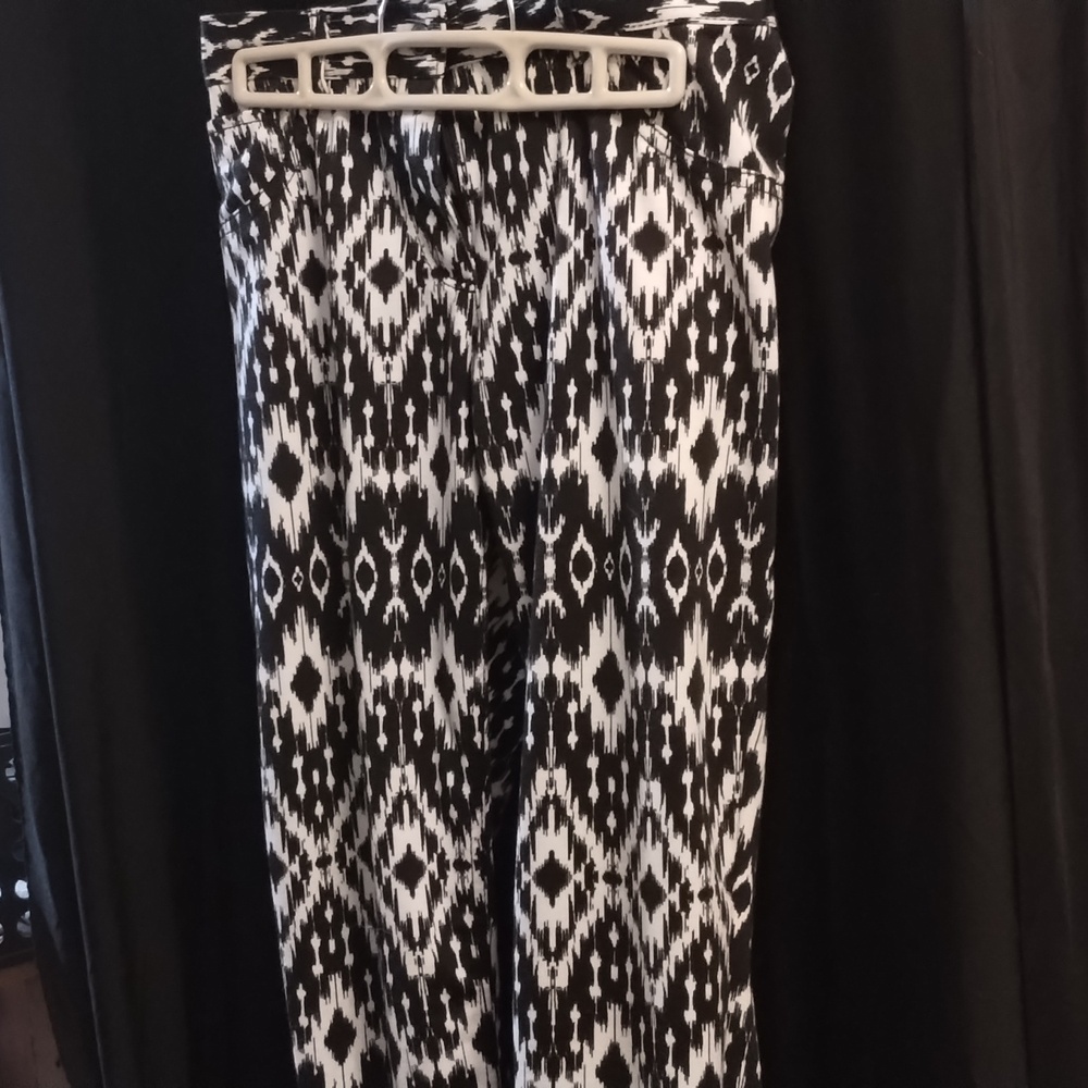 Black and white so boundaries size15